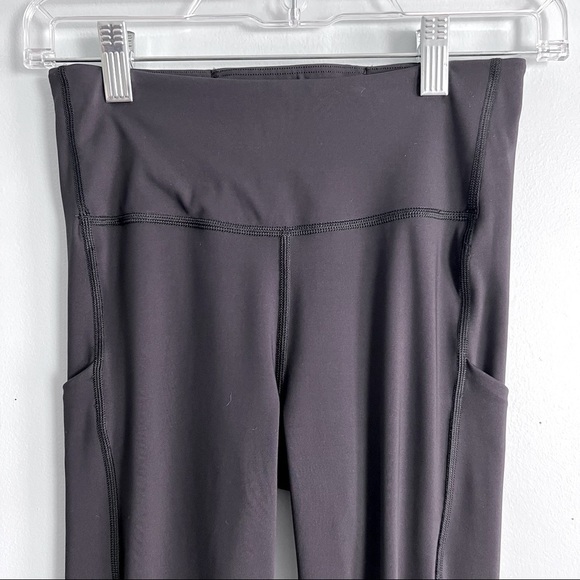 Athleta Ultimate Stash Pocket Capri Solid Black Leggings Active Workout Gym - Picture 8 of 14